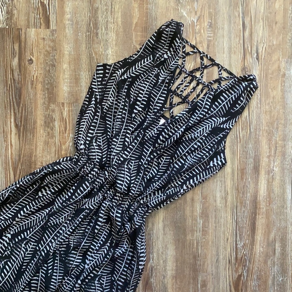 Black & White Sleeveless Leaf Print Jumpsuit